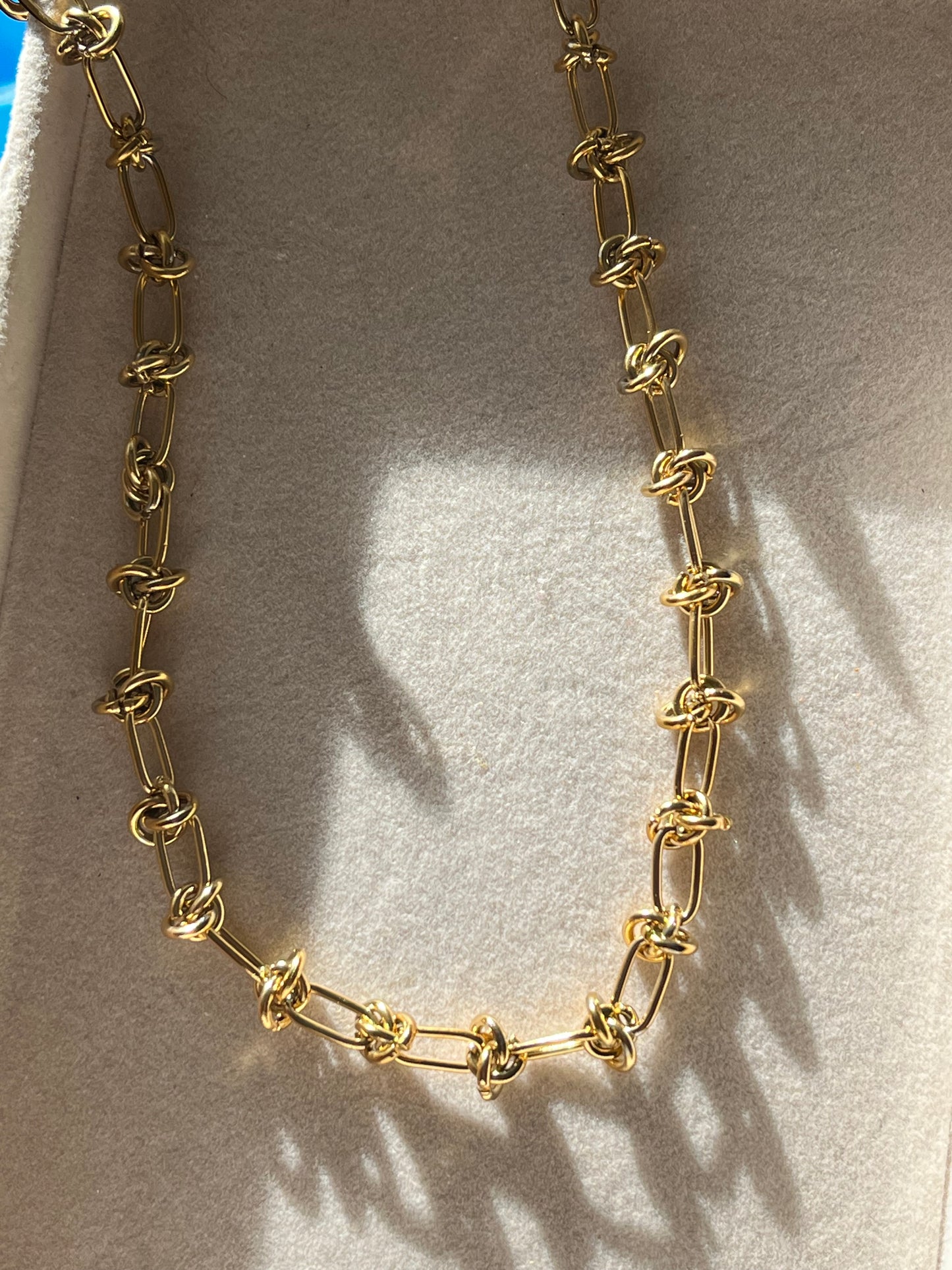 Knotty Chain