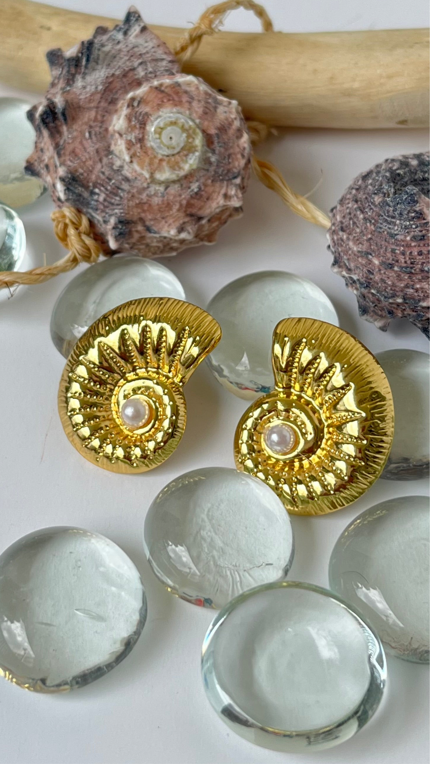 Echo Studs